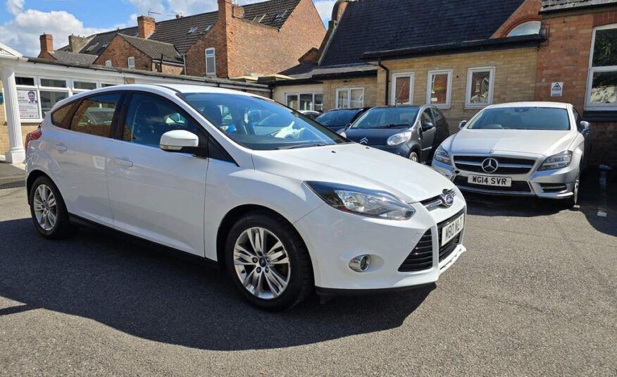 Ford Focus 1.0 Titanium Navigator Turbo EcoBoost (2013)