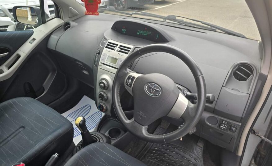 Toyota Yaris 1.3 VVT-i TR 5dr (2007) (1 Owner with Full Service History)