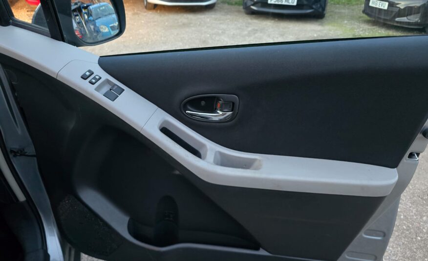 Toyota Yaris VVT-I TR (2010)