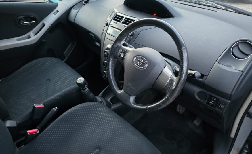 Toyota Yaris VVT-I TR (2010)