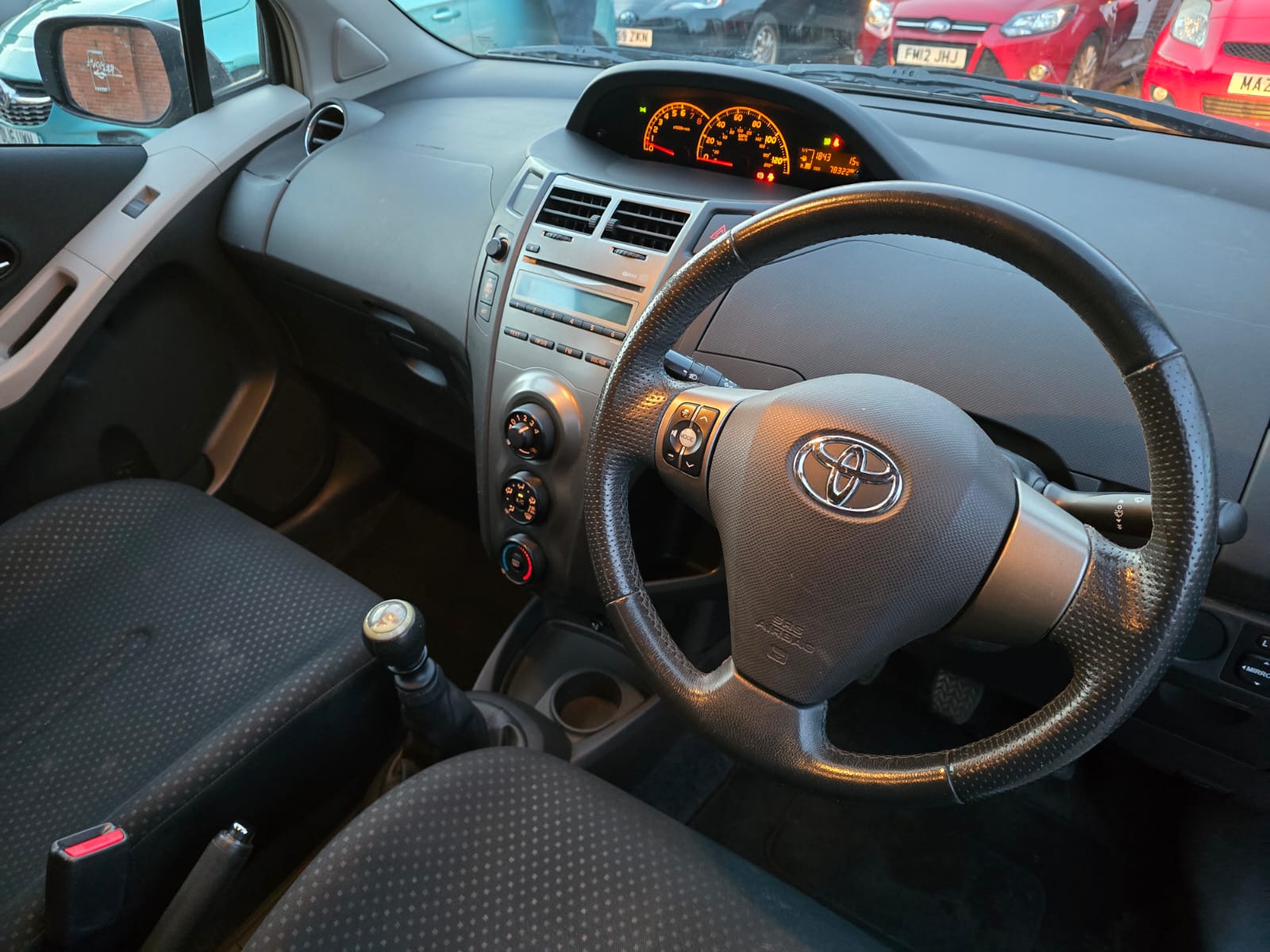 Toyota Yaris VVT-I TR (2010)