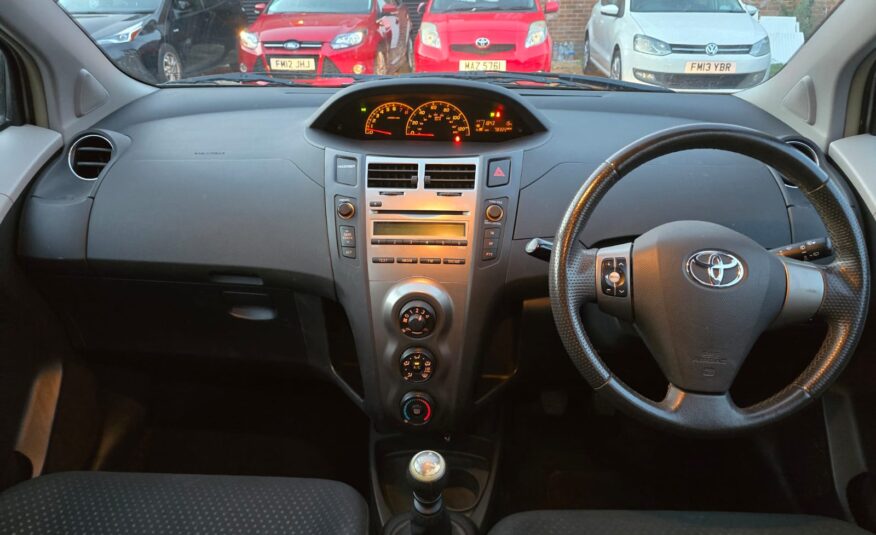 Toyota Yaris VVT-I TR (2010)