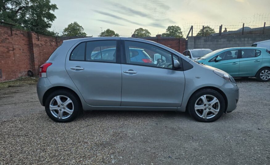 Toyota Yaris VVT-I TR (2010)