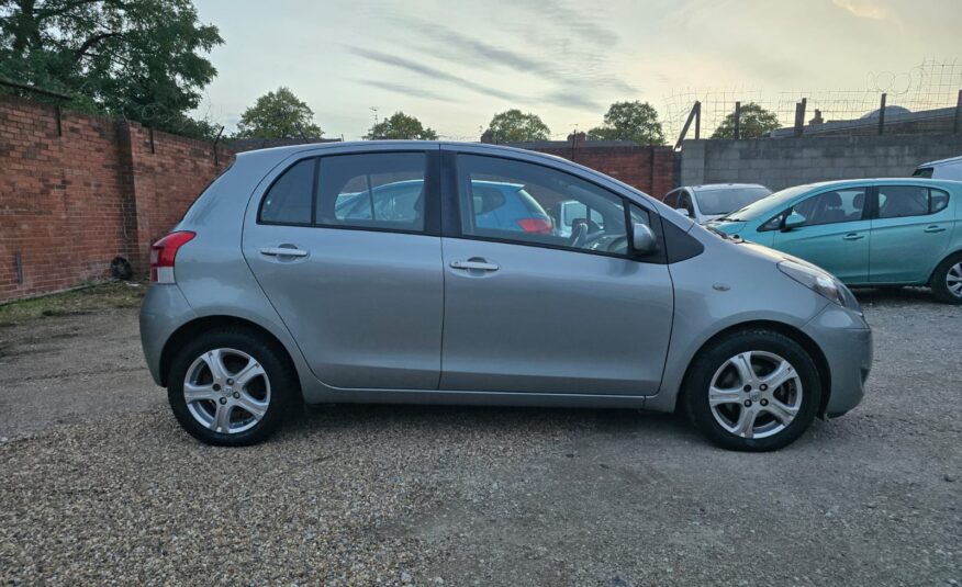 Toyota Yaris VVT-I TR (2010)
