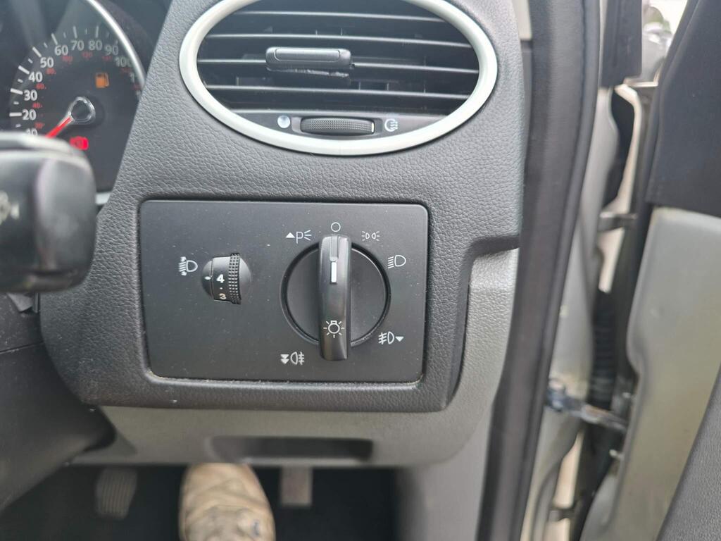 Ford Focus 1.6 Style Hatchback 5dr Petrol Manual