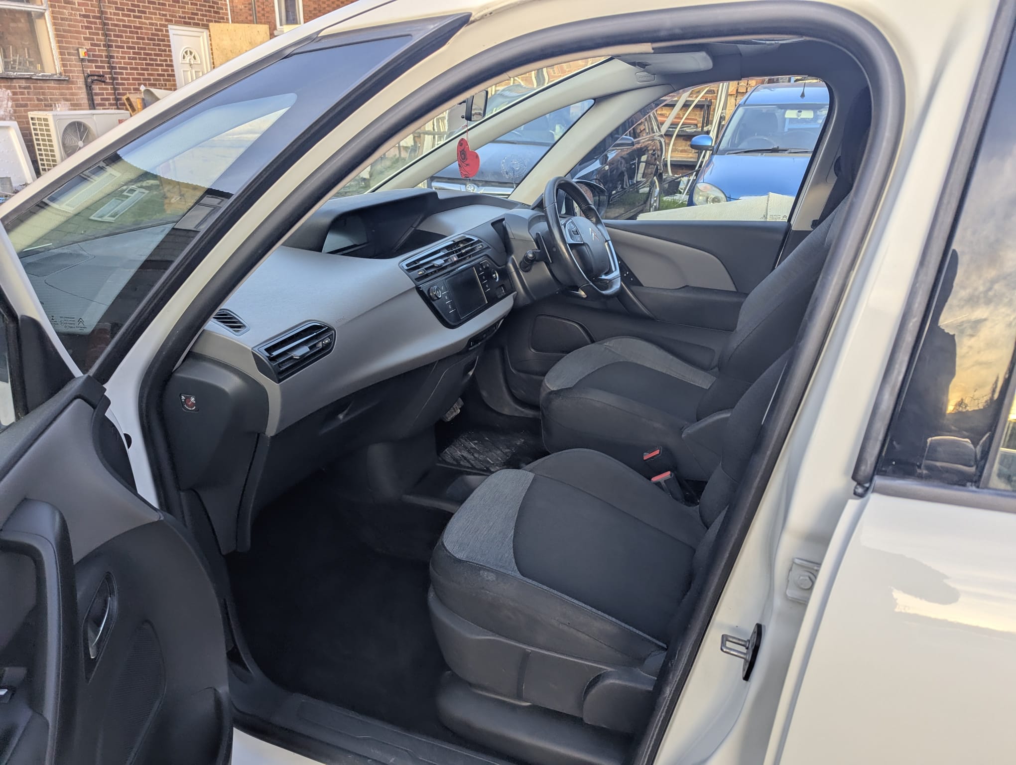 Citroen C4 Grand Picasso E-Hdi 2015  (Automatic/7 Seater)