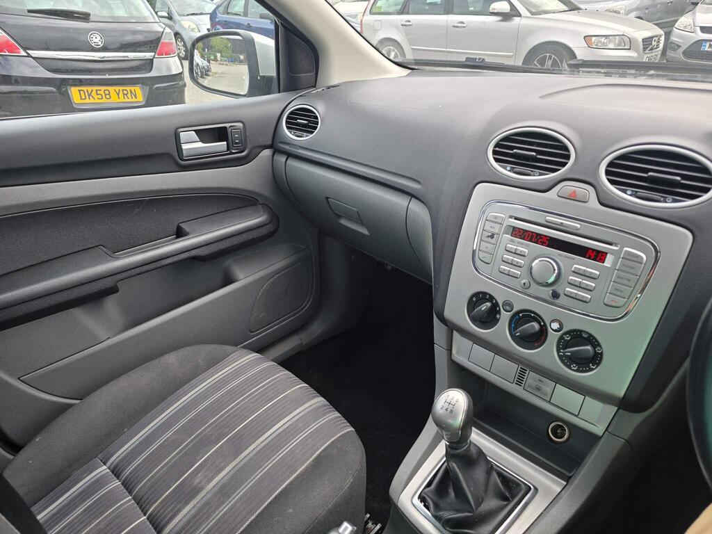 Ford Focus 1.6 Style Hatchback 5dr Petrol Manual