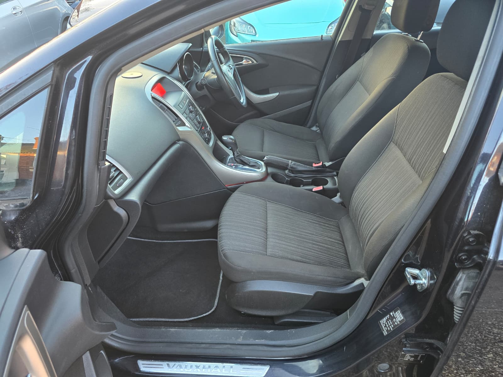 Automatic Vauxhall Astra 1.6 2010 16v Exclusiv Hatchback 5dr Petrol Auto Euro 5 (115 ps)