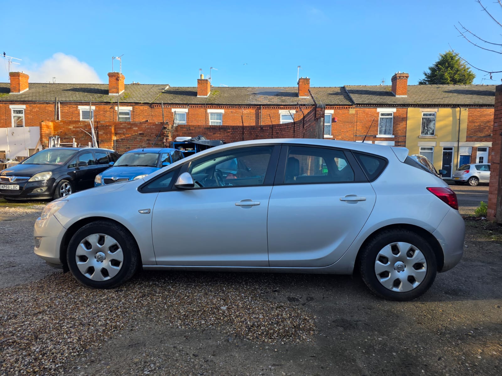 Automatic Vauxhall Astra 1.6 2011 16v Exclusiv Hatchback 5dr Petrol Auto Euro 5 (115 ps)