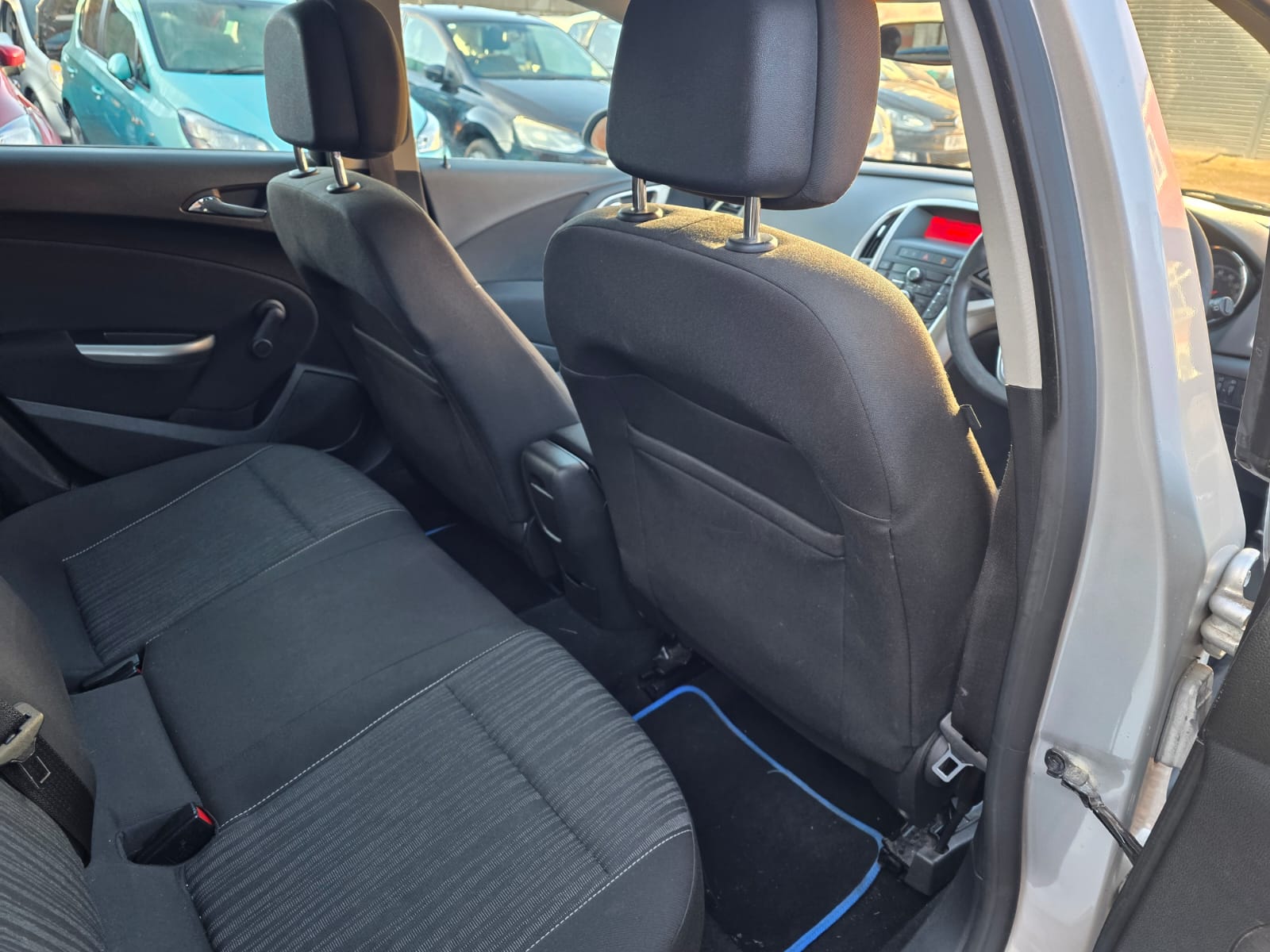 Automatic Vauxhall Astra 1.6 2011 16v Exclusiv Hatchback 5dr Petrol Auto Euro 5 (115 ps)